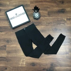 VS Leggings with Ankle Detail